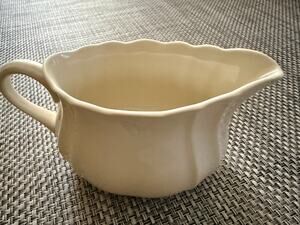 LENOX Casual Elegance Chinastone Stoneware Gravy Boat Ivory *DISCONTINUED*